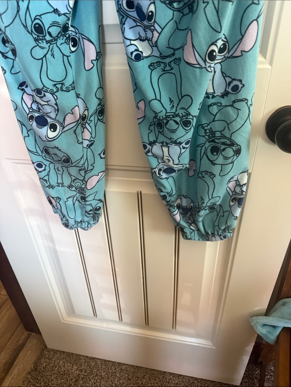 Disney Teal Ladies Size 4- 6 Stitch Plush Pajama SetPockets in Blue & Turquoise. - Picture 4 of 4